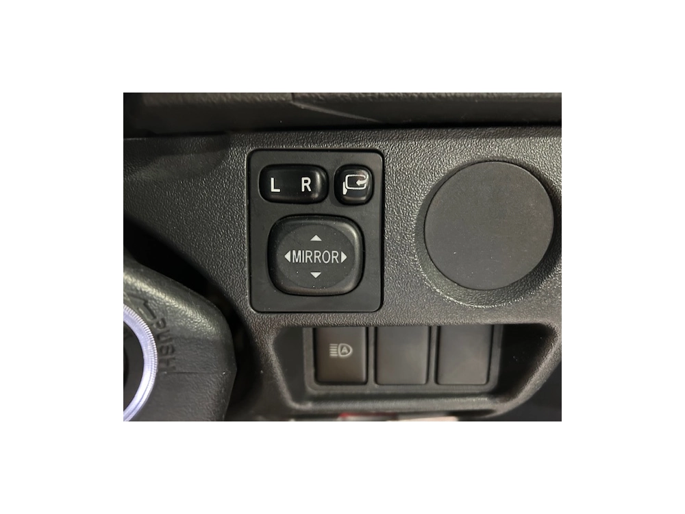 2018 Toyota Hiace - 6 Seater - Full Options