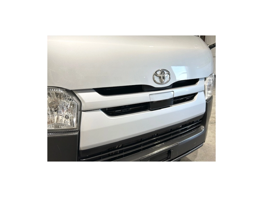 2018 Toyota Hiace - 6 Seater - Full Options