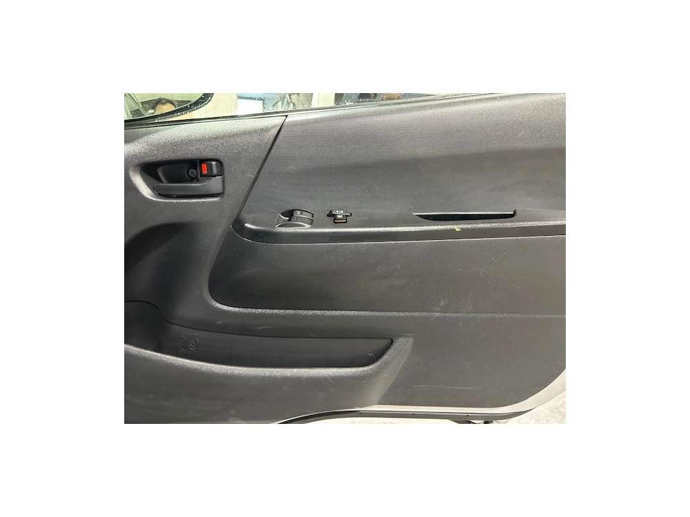 2018 Toyota Hiace - 6 Seater - Full Options