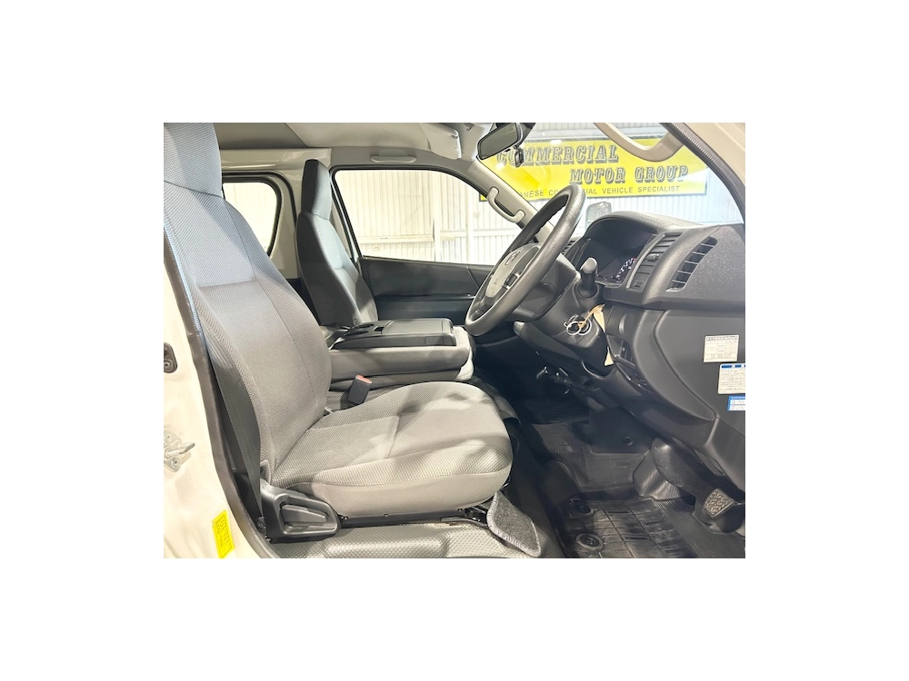 2020 Toyota Hiace =4X4= 6 Seaters 