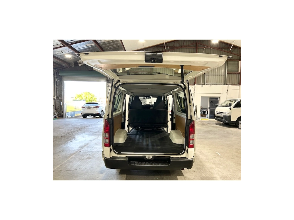 2020 Toyota Hiace =4X4= 6 Seaters 