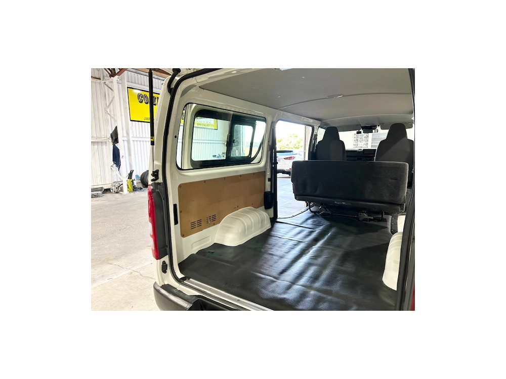 2020 Toyota Hiace =4X4= 6 Seaters 