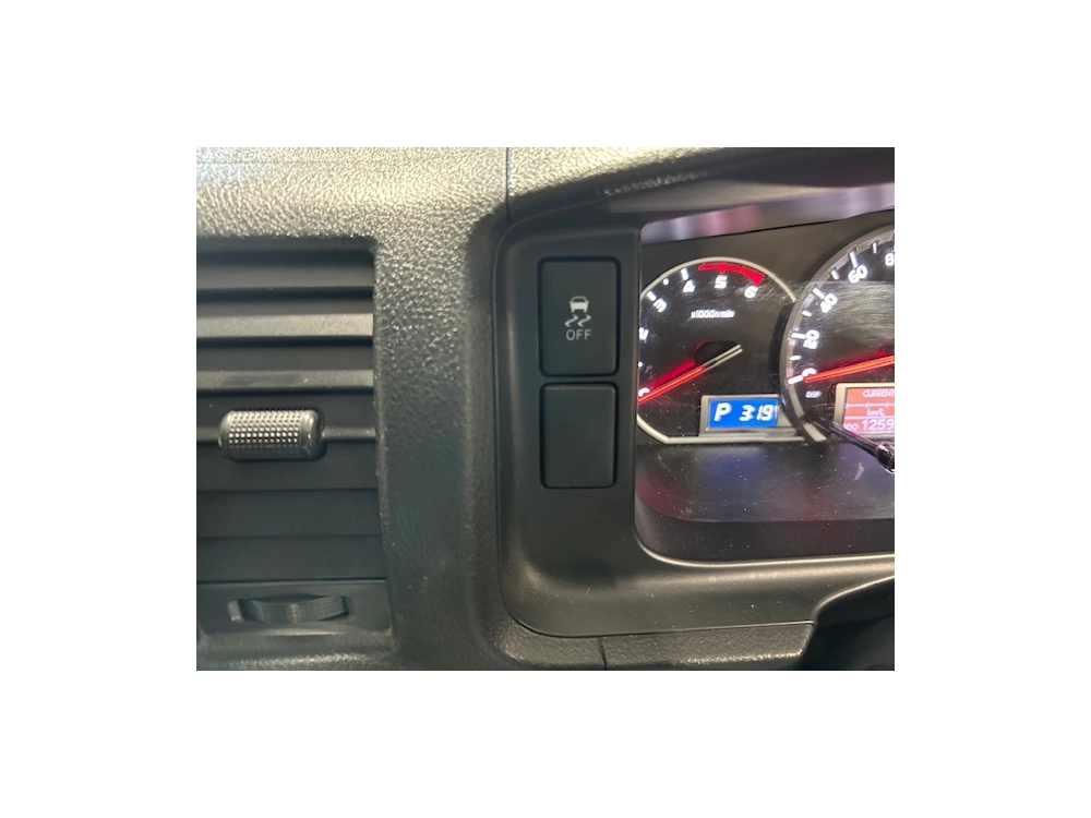 2020 Toyota Hiace =4X4= 6 Seaters 