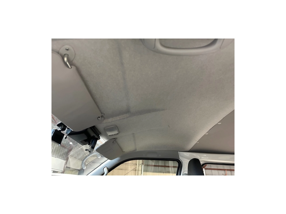 2020 Toyota Hiace =4X4= 6 Seaters 