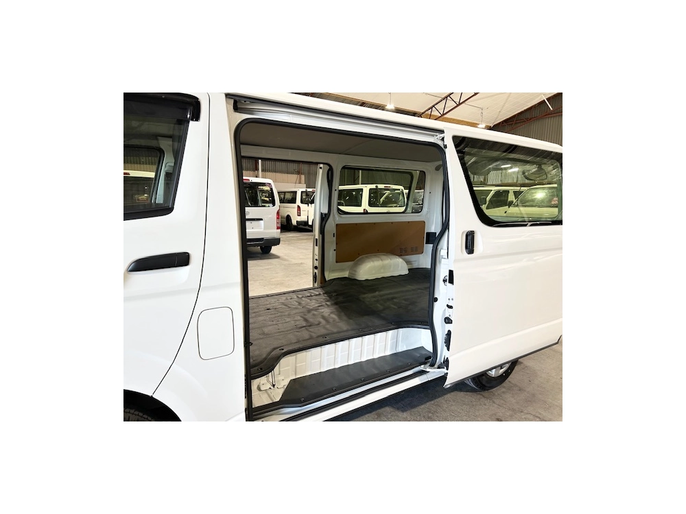2020 Toyota Hiace = 4WD 4WD = NEW YEAR SALE