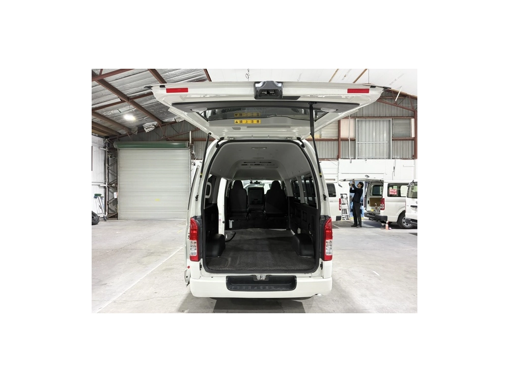 2017 Toyota Hiace =4X4= HIGHROOF ** CAMBELT DONE ** REAR AIRCON