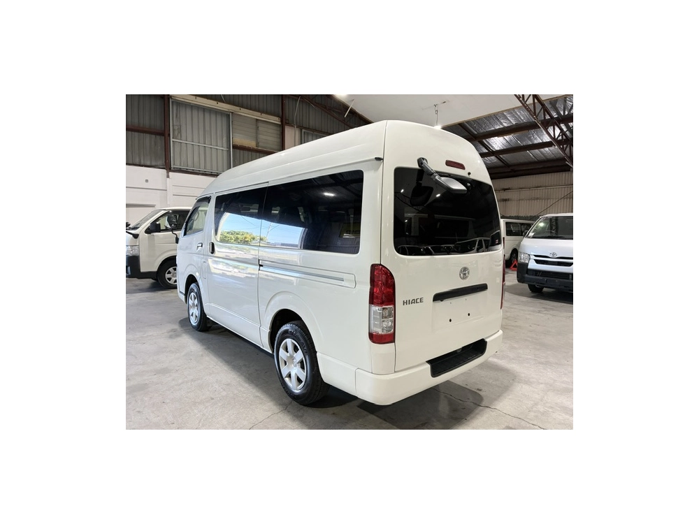 2017 Toyota Hiace =4X4= HIGHROOF ** CAMBELT DONE ** REAR AIRCON