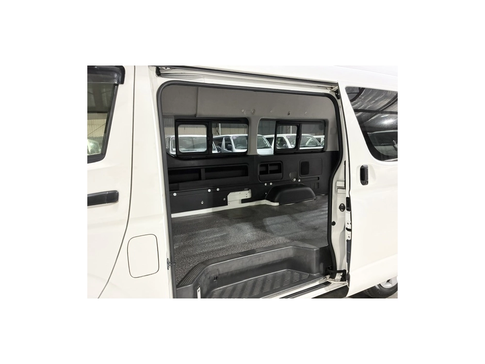 2017 Toyota Hiace =4X4= HIGHROOF ** CAMBELT DONE ** REAR AIRCON
