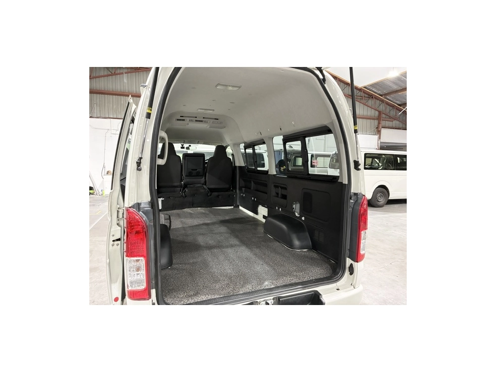 2017 Toyota Hiace =4X4= HIGHROOF ** CAMBELT DONE ** REAR AIRCON