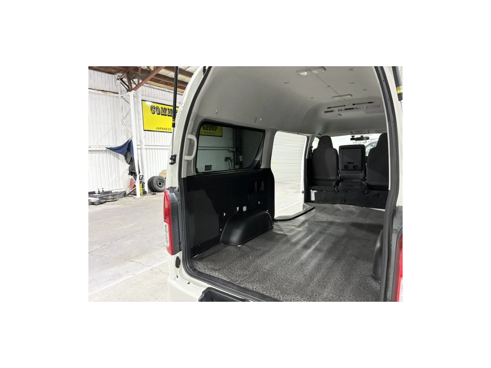 2017 Toyota Hiace =4X4= HIGHROOF ** CAMBELT DONE ** REAR AIRCON
