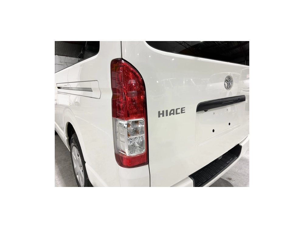 2017 Toyota Hiace =4X4= HIGHROOF ** CAMBELT DONE ** REAR AIRCON