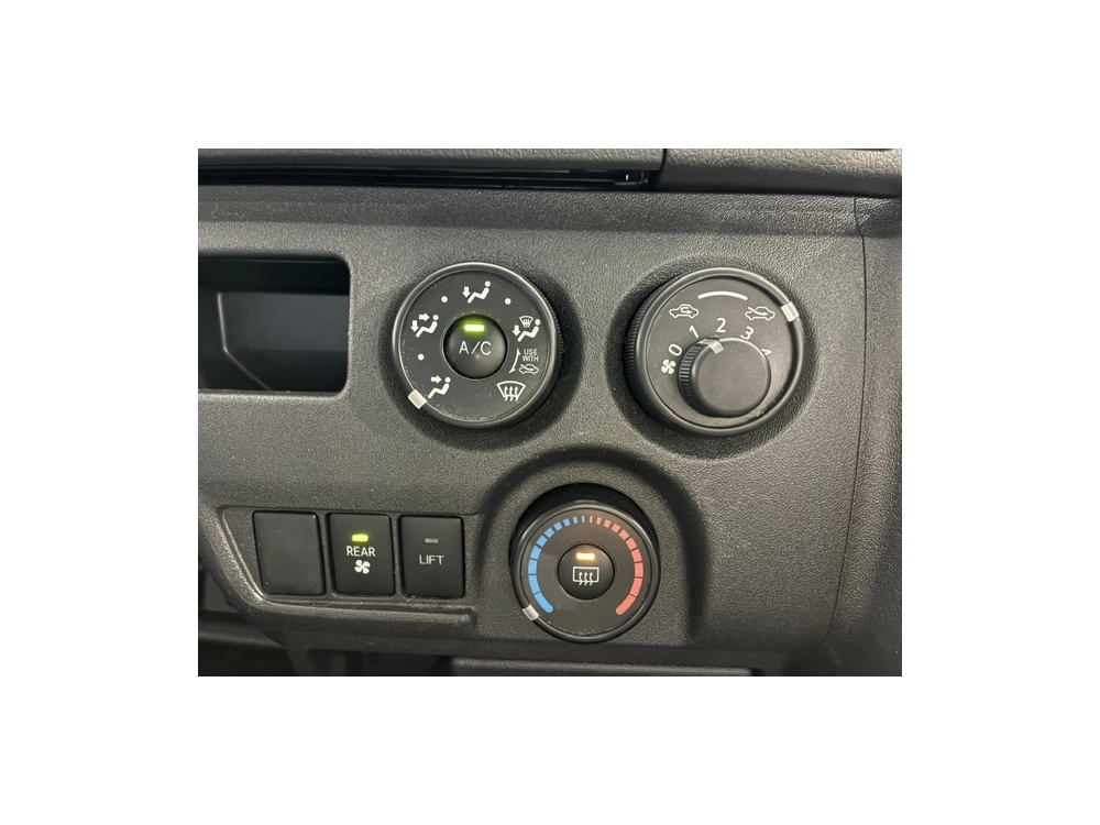 2017 Toyota Hiace =4X4= HIGHROOF ** CAMBELT DONE ** REAR AIRCON