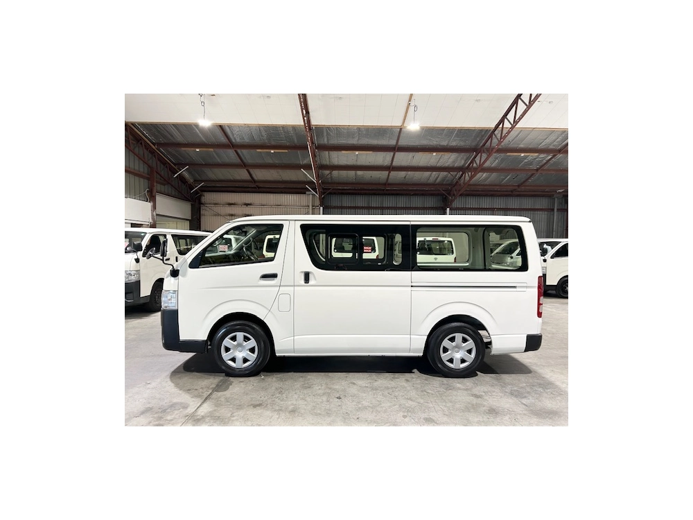 2019 Toyota Hiace $$ 4000 REDUCED $$ -- 6 SEATERS --