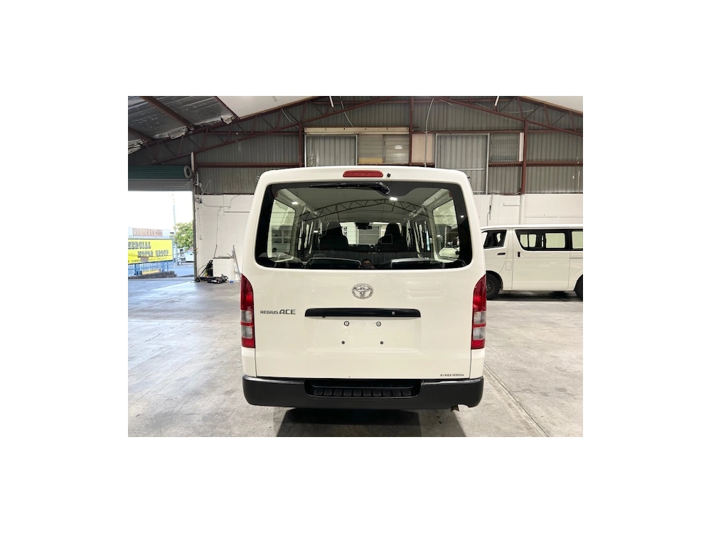 2019 Toyota Hiace $$ 4000 REDUCED $$ -- 6 SEATERS --