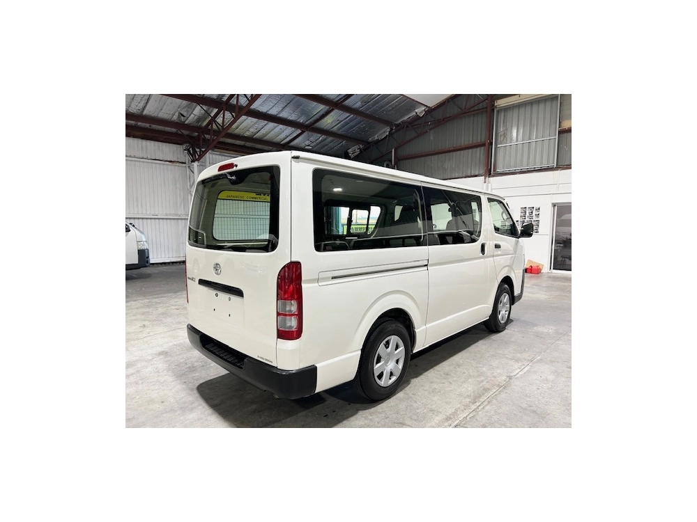 2019 Toyota Hiace $$ 4000 REDUCED $$ -- 6 SEATERS --