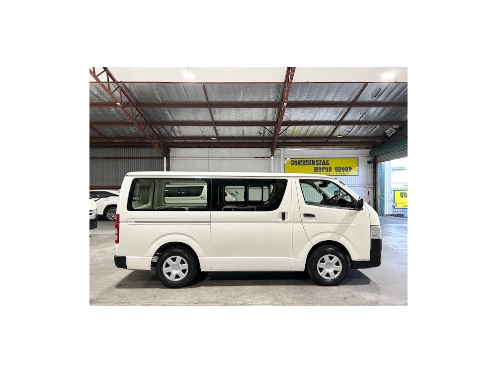 2019 Toyota Hiace $$ 4000 REDUCED $$ -- 6 SEATERS --