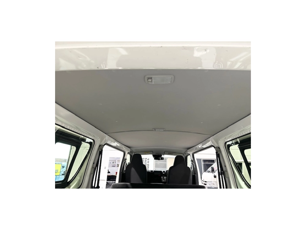 2019 Toyota Hiace $$ 4000 REDUCED $$ -- 6 SEATERS --