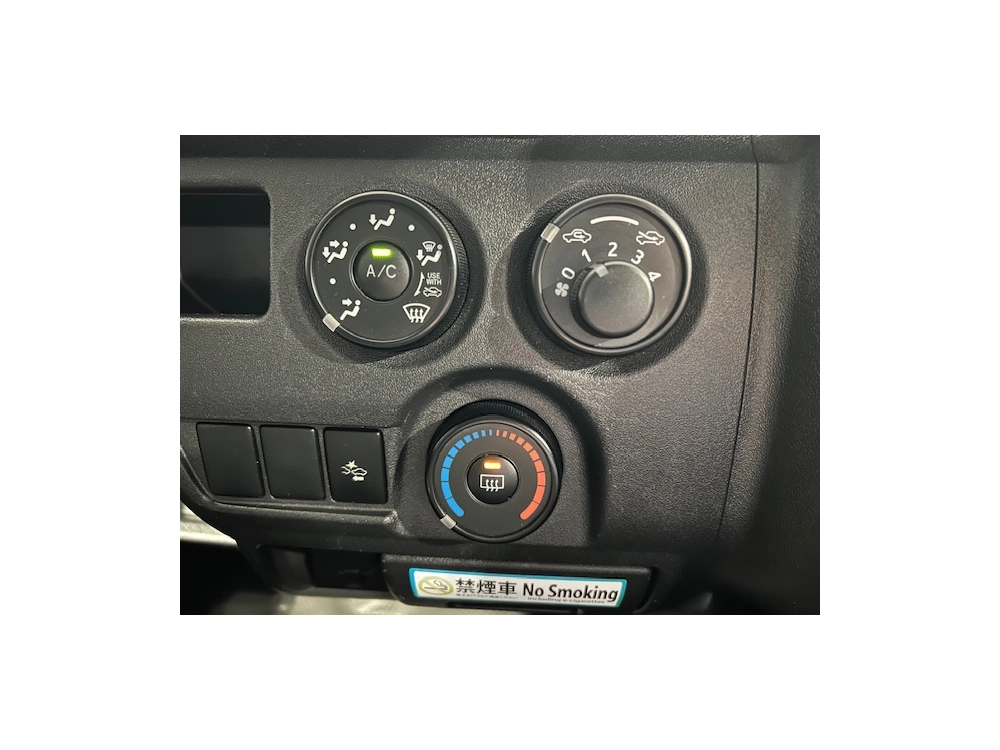 2019 Toyota Hiace $$ 4000 REDUCED $$ -- 6 SEATERS --