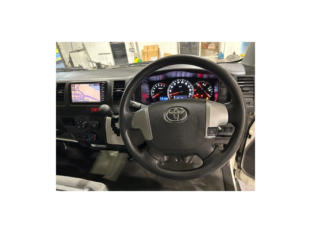 2019 Toyota Hiace $$ 4000 REDUCED $$ -- 6 SEATERS --