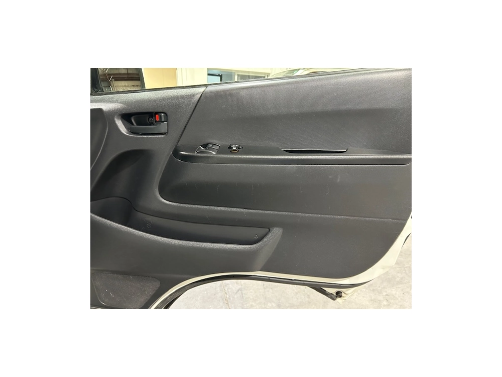 2019 Toyota Hiace $$ 4000 REDUCED $$ -- 6 SEATERS --