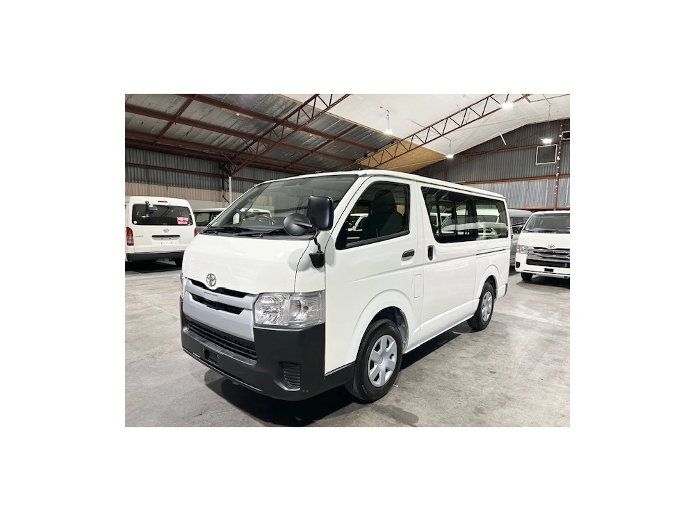 2019 Toyota Hiace $$ 4000 REDUCED $$ -- 6 SEATERS --