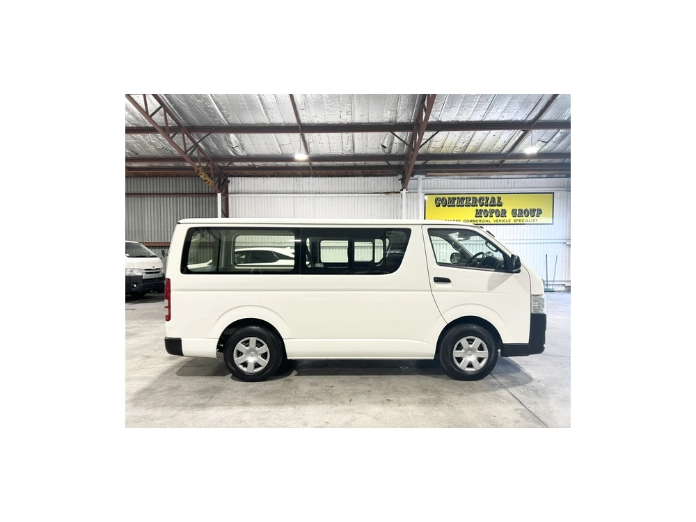 2020 Toyota Hiace / 6 Seaters! REAR AIRCON!!