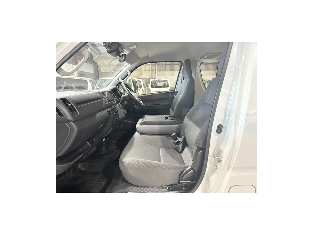 2019 Toyota Hiace =4X4= Rear Aircon = 6/9 Seaters