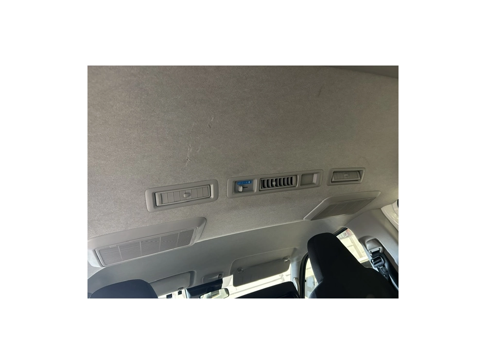 2020 Toyota Hiace / 6 Seaters! REAR AIRCON!!