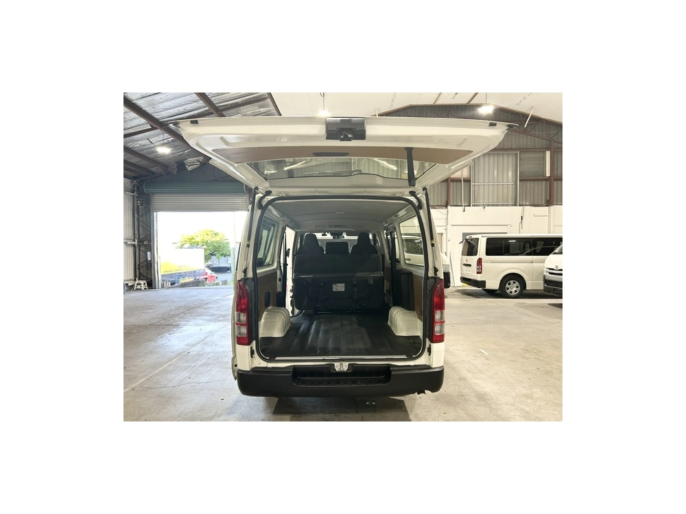 2020 Toyota Hiace / 6 Seaters! REAR AIRCON!!