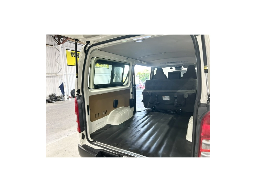 2020 Toyota Hiace / 6 Seaters! REAR AIRCON!!