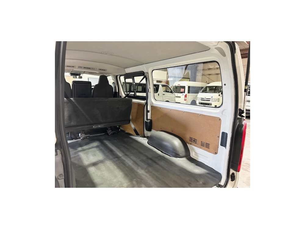 2018 Toyota Hiace LWB **6 seaters** 