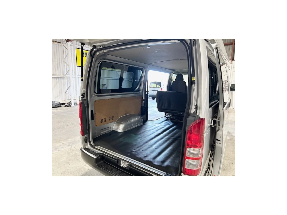 2021 Toyota Hiace Facelift Model 4X4 4X4 4X4 =ROOFRACK=