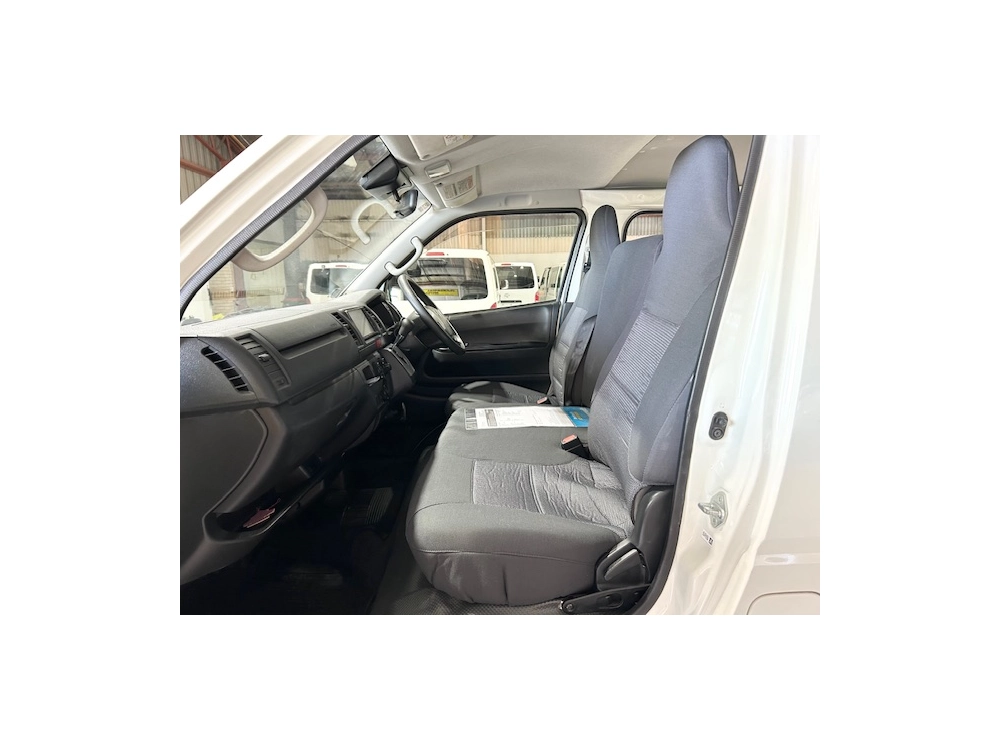 2019 Toyota Hiace =4x4= Dual Airbags - Parking Sensors 