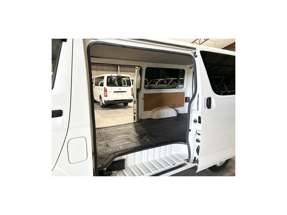 2019 Toyota Hiace =4x4= Dual Airbags - Parking Sensors 