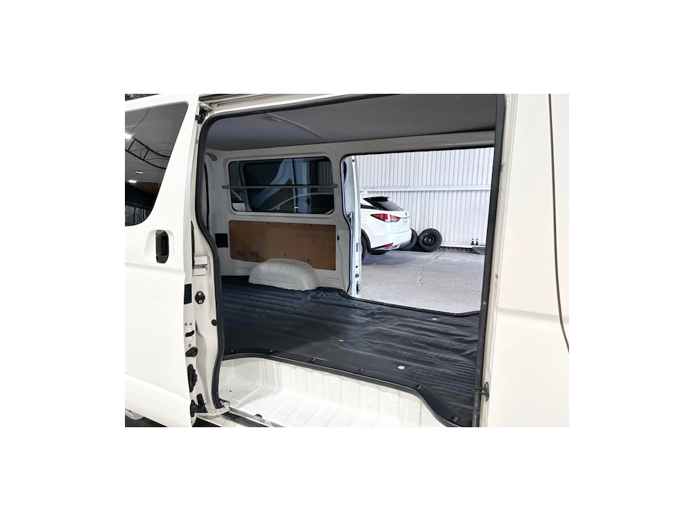 2019 Toyota Hiace =4x4= Dual Airbags - Parking Sensors 