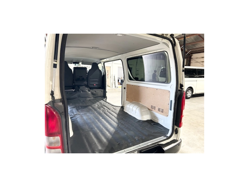 2019 Toyota Hiace =4x4= Dual Airbags - Parking Sensors 