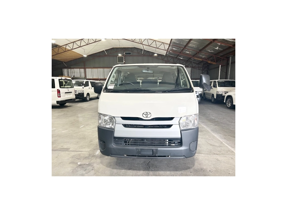 2017 Toyota Hiace 3L Diesel 6 Seaters