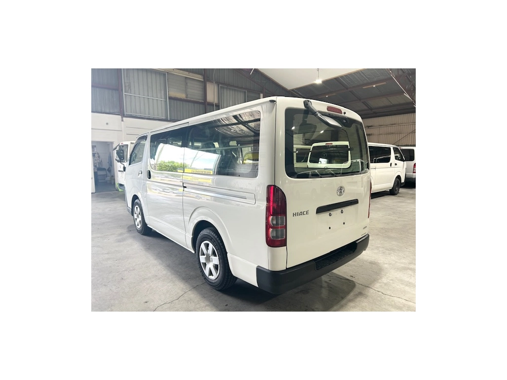 2017 Toyota Hiace 3L Diesel 6 Seaters