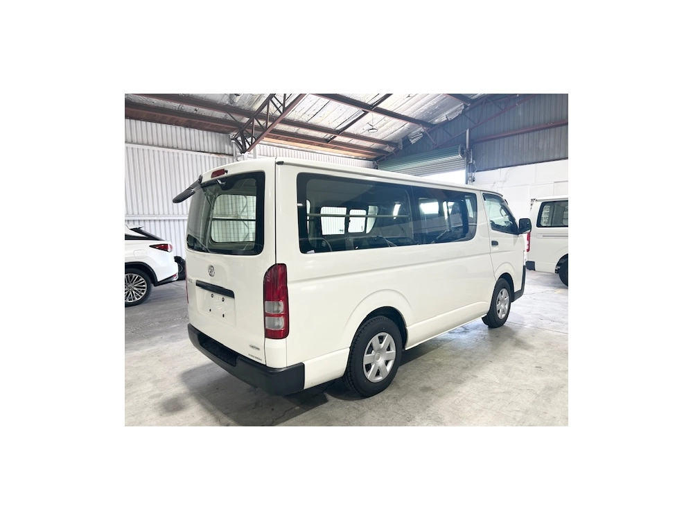 2017 Toyota Hiace 3L Diesel 6 Seaters