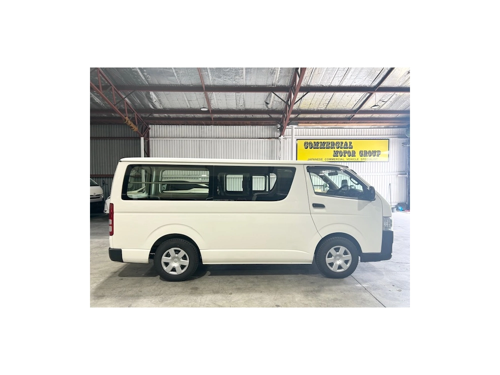 2017 Toyota Hiace 3L Diesel 6 Seaters