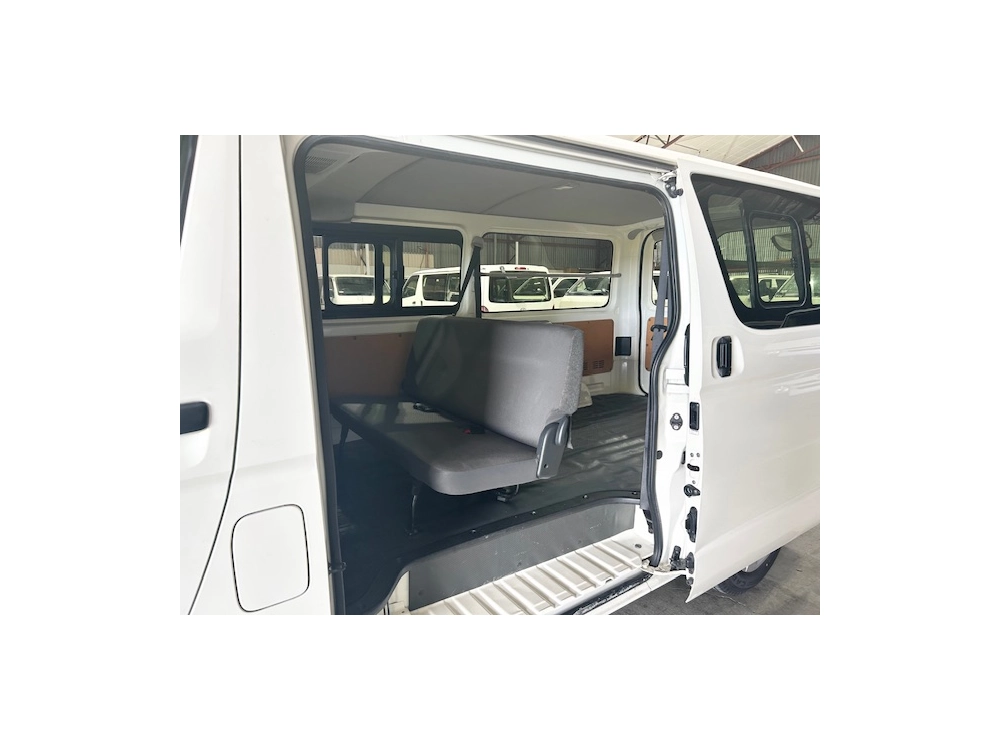 2017 Toyota Hiace 3L Diesel 6 Seaters