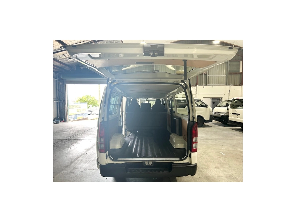 2017 Toyota Hiace 3L Diesel 6 Seaters