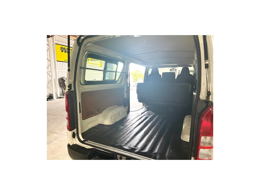 2017 Toyota Hiace 3L Diesel 6 Seaters