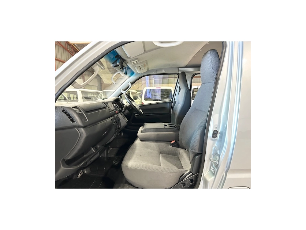 2018 Toyota Hiace 4WD * FREE ROOF RACK * 