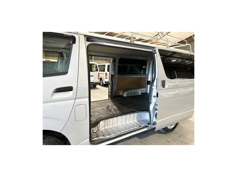 2018 Toyota Hiace 4WD * FREE ROOF RACK * 