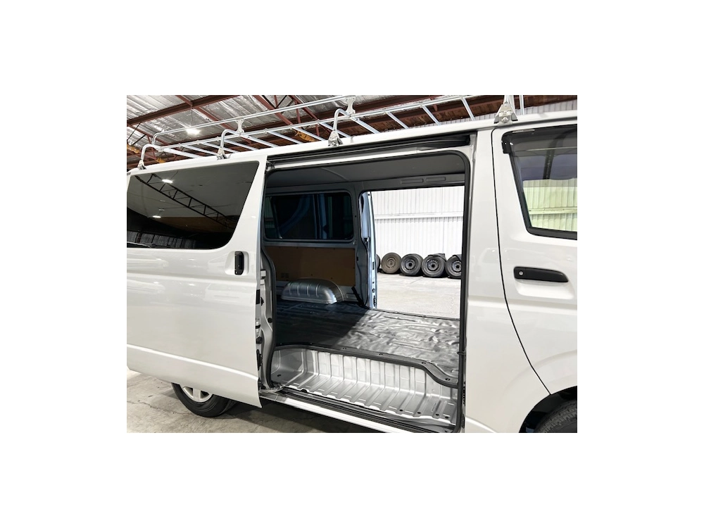 2018 Toyota Hiace 4WD * FREE ROOF RACK * 