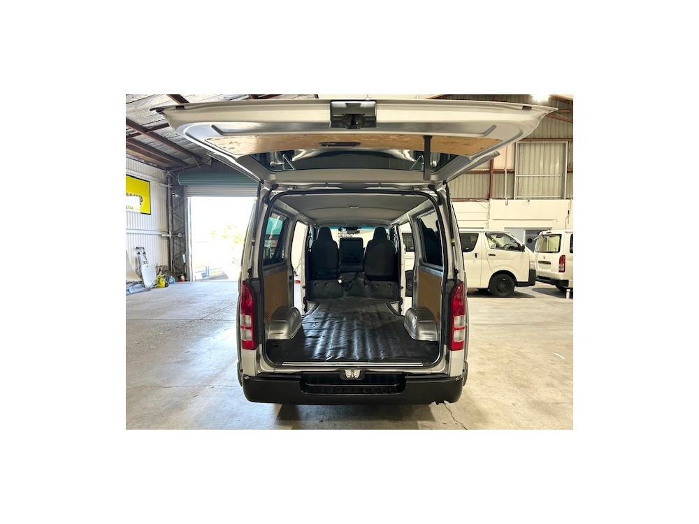 2018 Toyota Hiace 4WD * FREE ROOF RACK * 