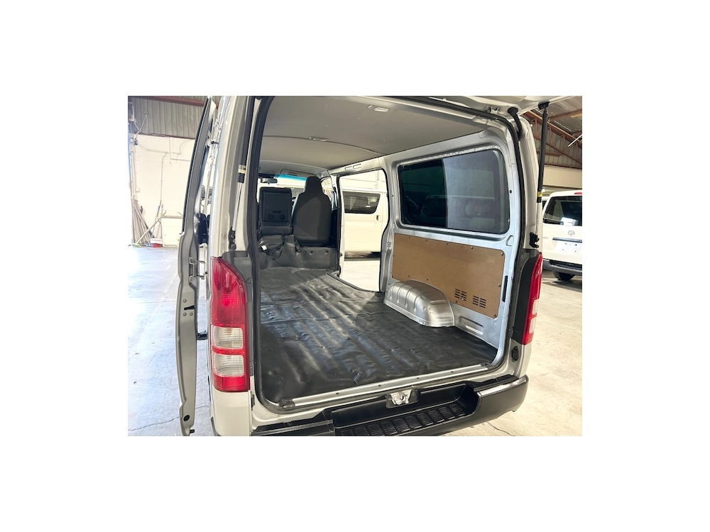 2018 Toyota Hiace 4WD * FREE ROOF RACK * $500 DISCOUNTED FOR FUEL (1 WEEK ONLY)