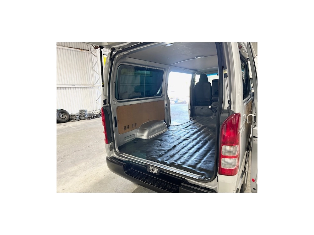 2018 Toyota Hiace 4WD * FREE ROOF RACK * $500 DISCOUNTED FOR FUEL (1 WEEK ONLY)