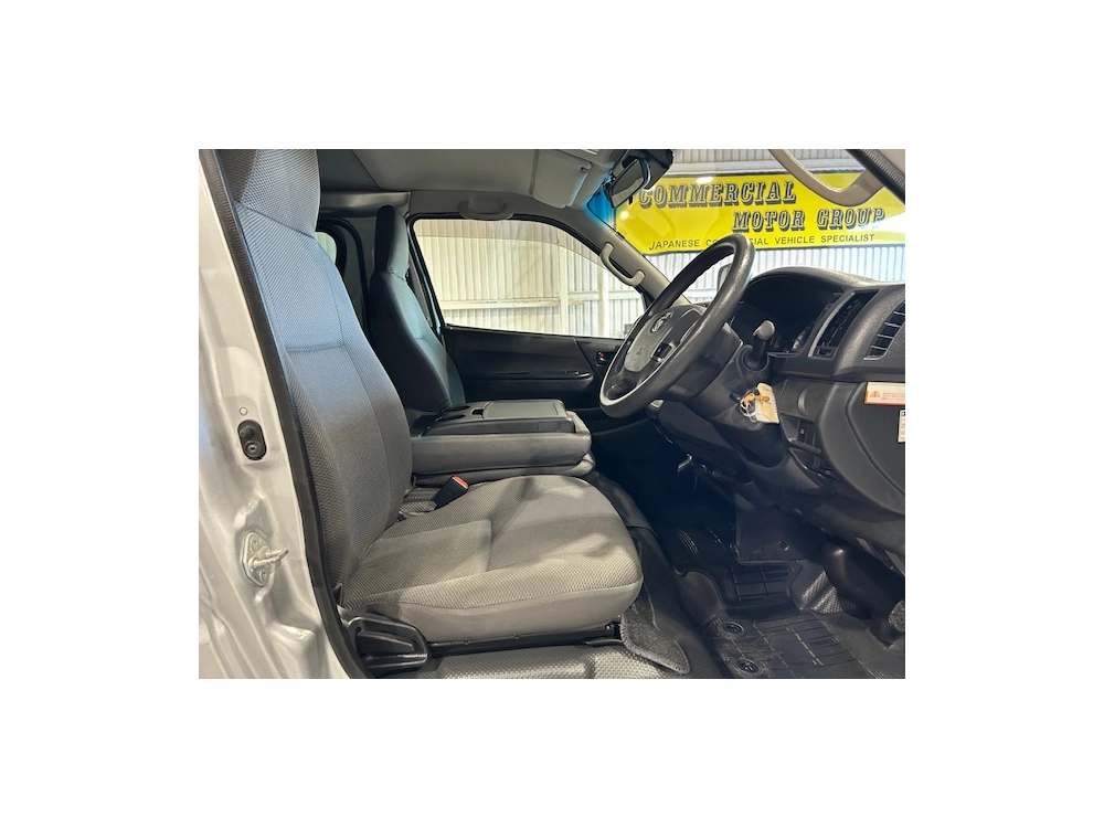 2018 Toyota Hiace 4WD * FREE ROOF RACK * 